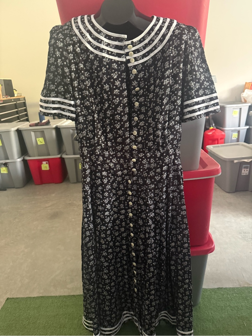 Black Floral Button-Front Dress with Contrast Trim p48